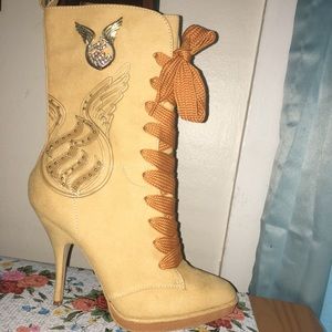 Tan Heel Boots